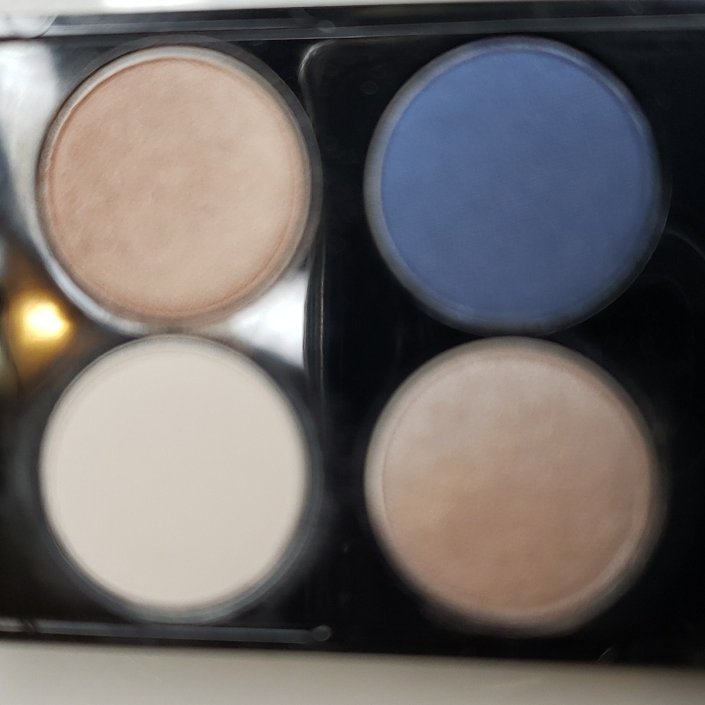 LANCOME Colour Focus Exceptional Wear Eye Color Quad - Vue Daylight Blur Sparkle - Picture 3 of 4